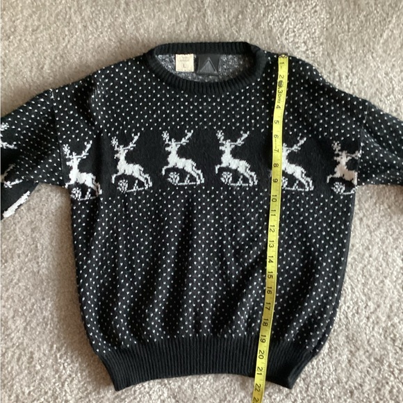 Kennington Christmas Sweater with Reindeer, Juniors size Large, like new. - Picture 4 of 6